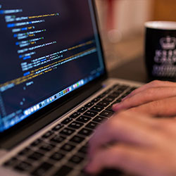 onlyfans深度揭秘：内幕风波背后，神秘人在网吧包间的角色极少见令人意外